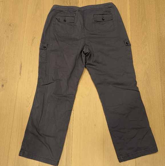 LL Bean flannel lined cargo pants - Picture 2 of 8